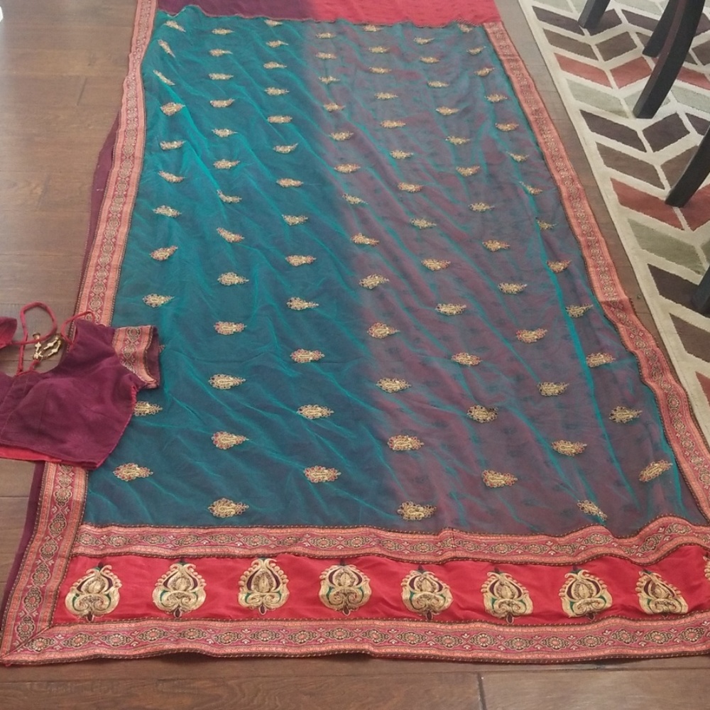 Saree with blouse!